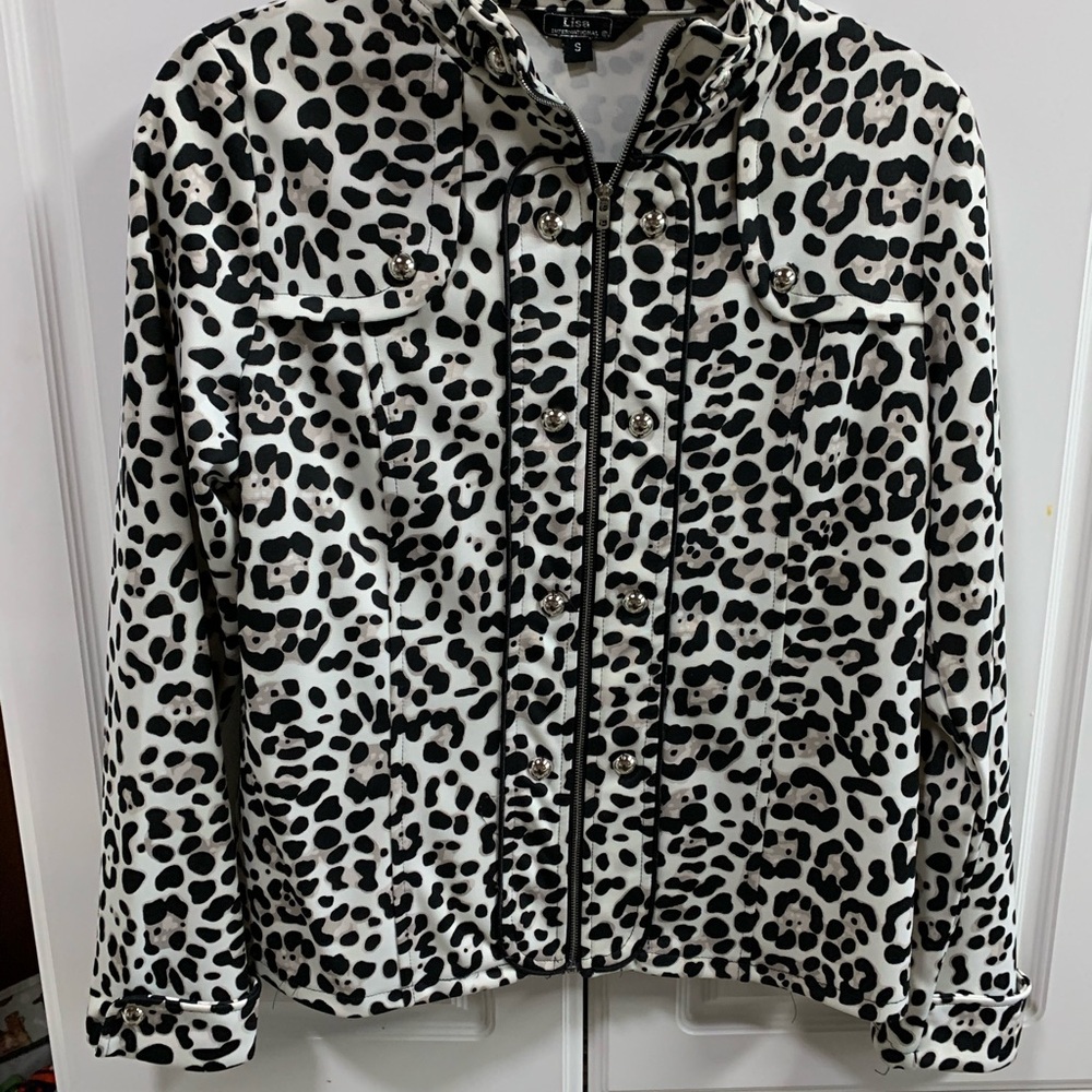 Stylish Black and White Leopard Print Jacket